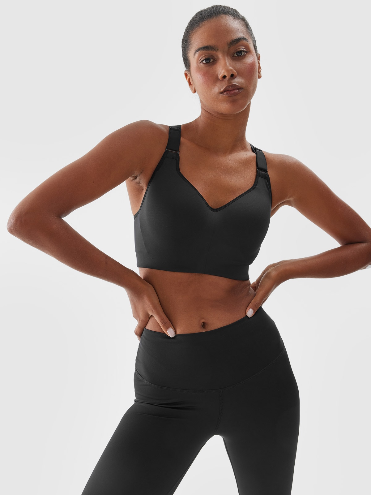 4F Biustonosz treningowy z wysokim wsparciem - czarny S