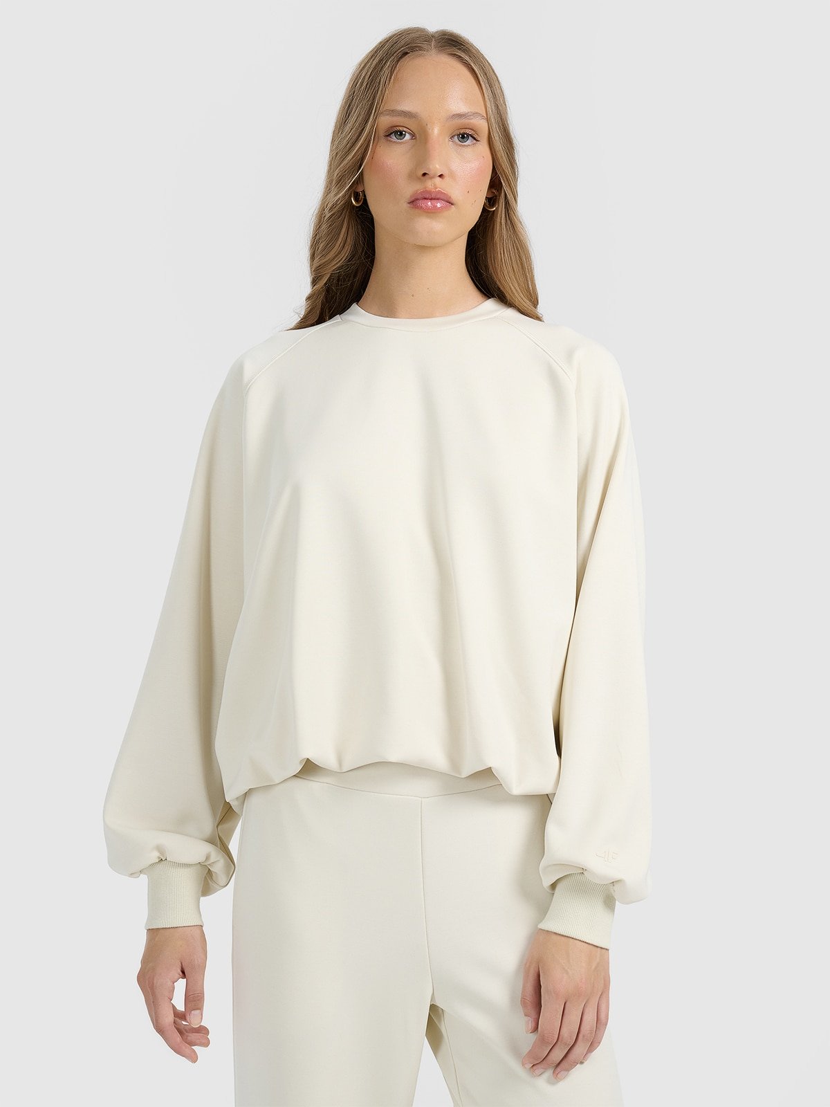 4F Bluza dresowa nierozpinana z modalem damska - beżowa S