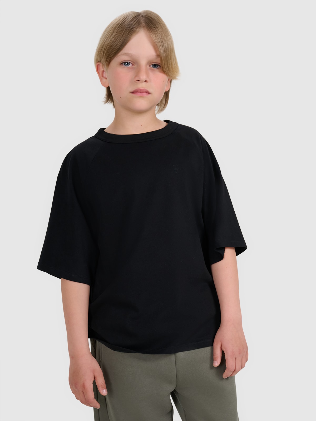 4F T-shirt oversize gładki chłopięcy - czarny 122 (6-7 lat)