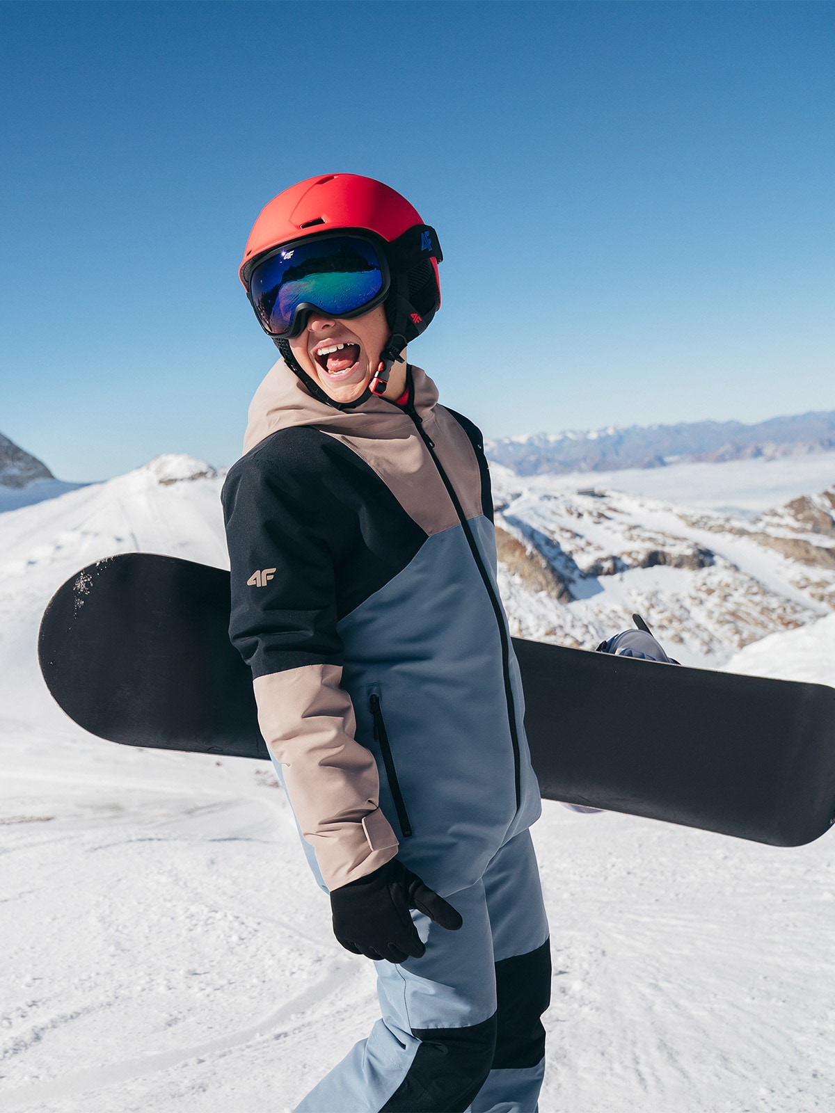 4F Kurtka snowboardowa membrana 10000 chłopięca - brązowa 140 (9-10 lat)