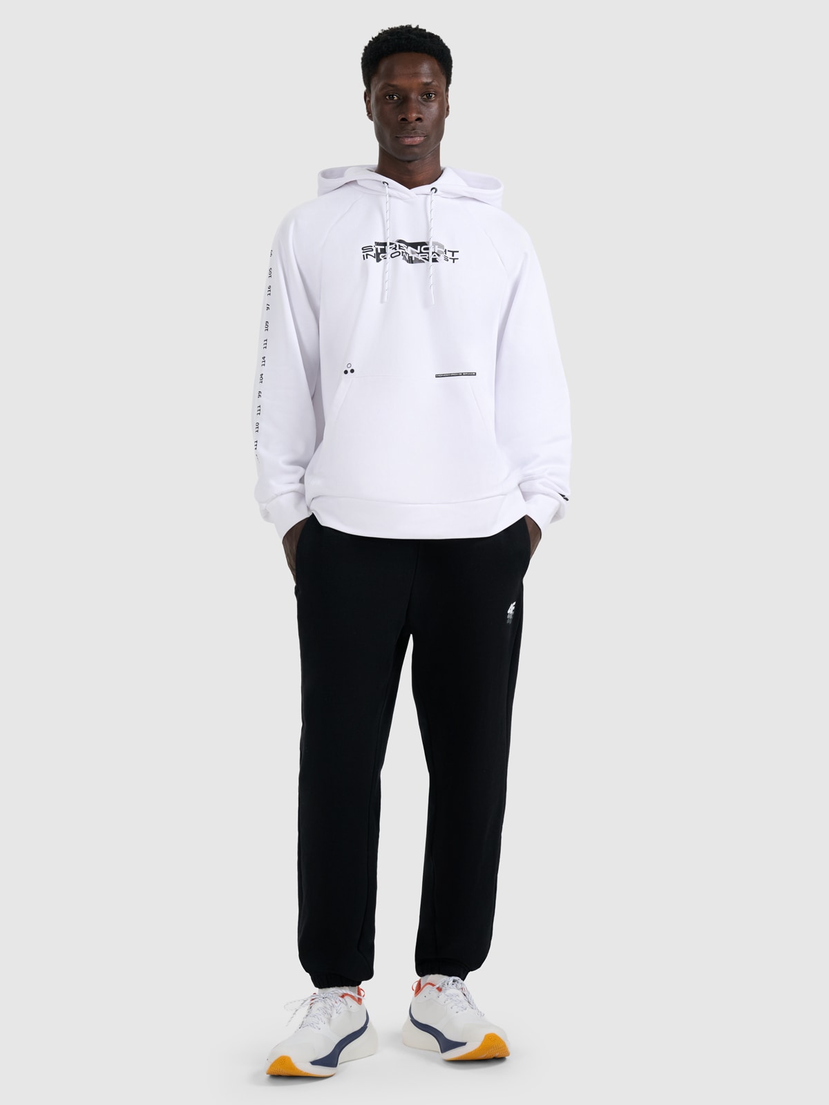 4F Spodnie dresowe joggery męskie - czarne XL