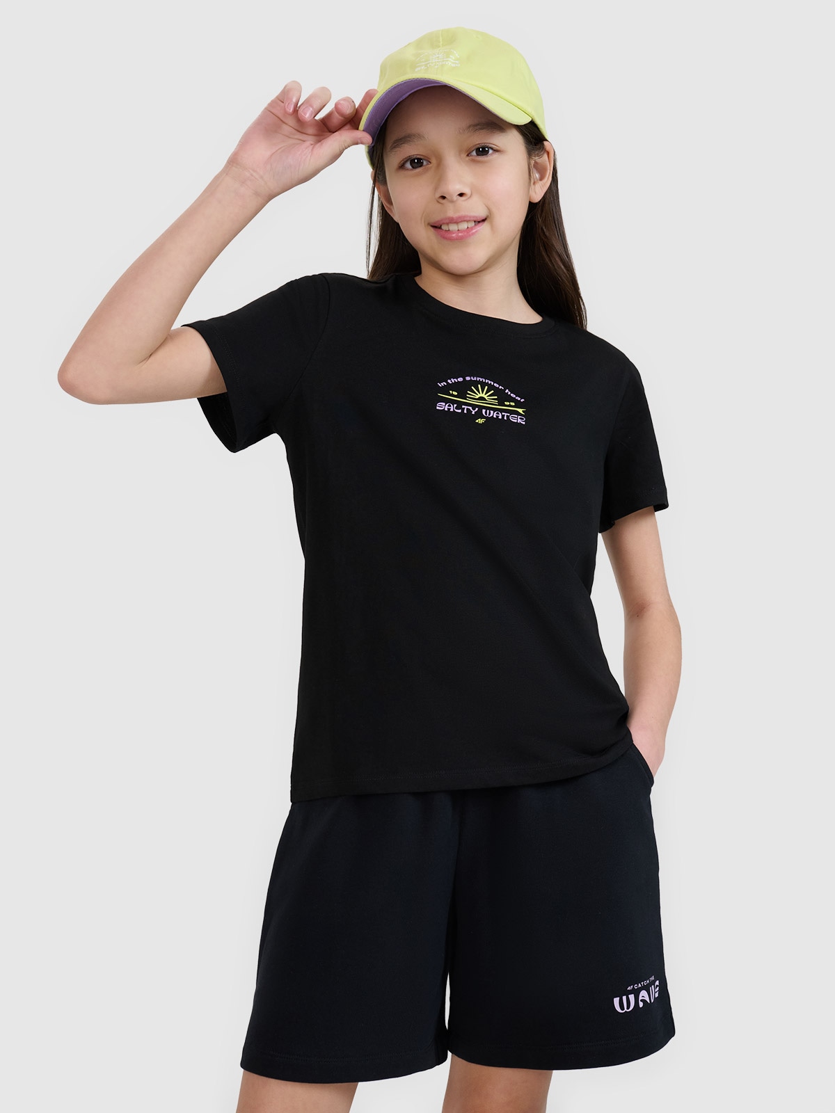 4F T-shirt regular z nadrukiem dziewczęcy - czarny 140 (9-10 lat)