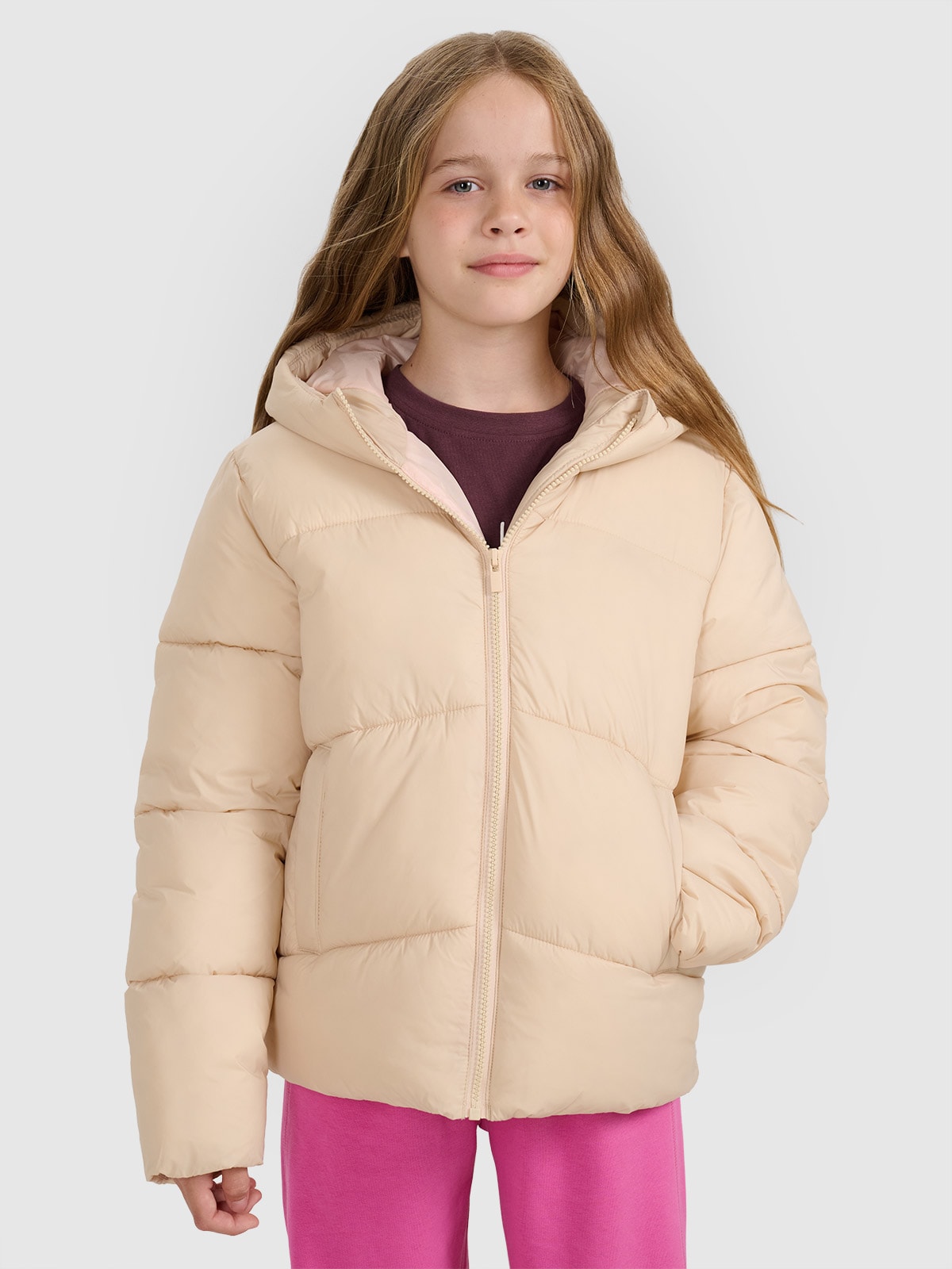 4F Kurtka puchowa z wypełnieniem syntetycznym dziewczęca - beżowa 134 (8-9 lat)