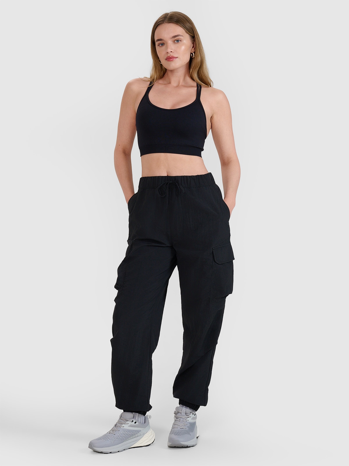 4F Spodnie casual cargo damskie - czarne XXL