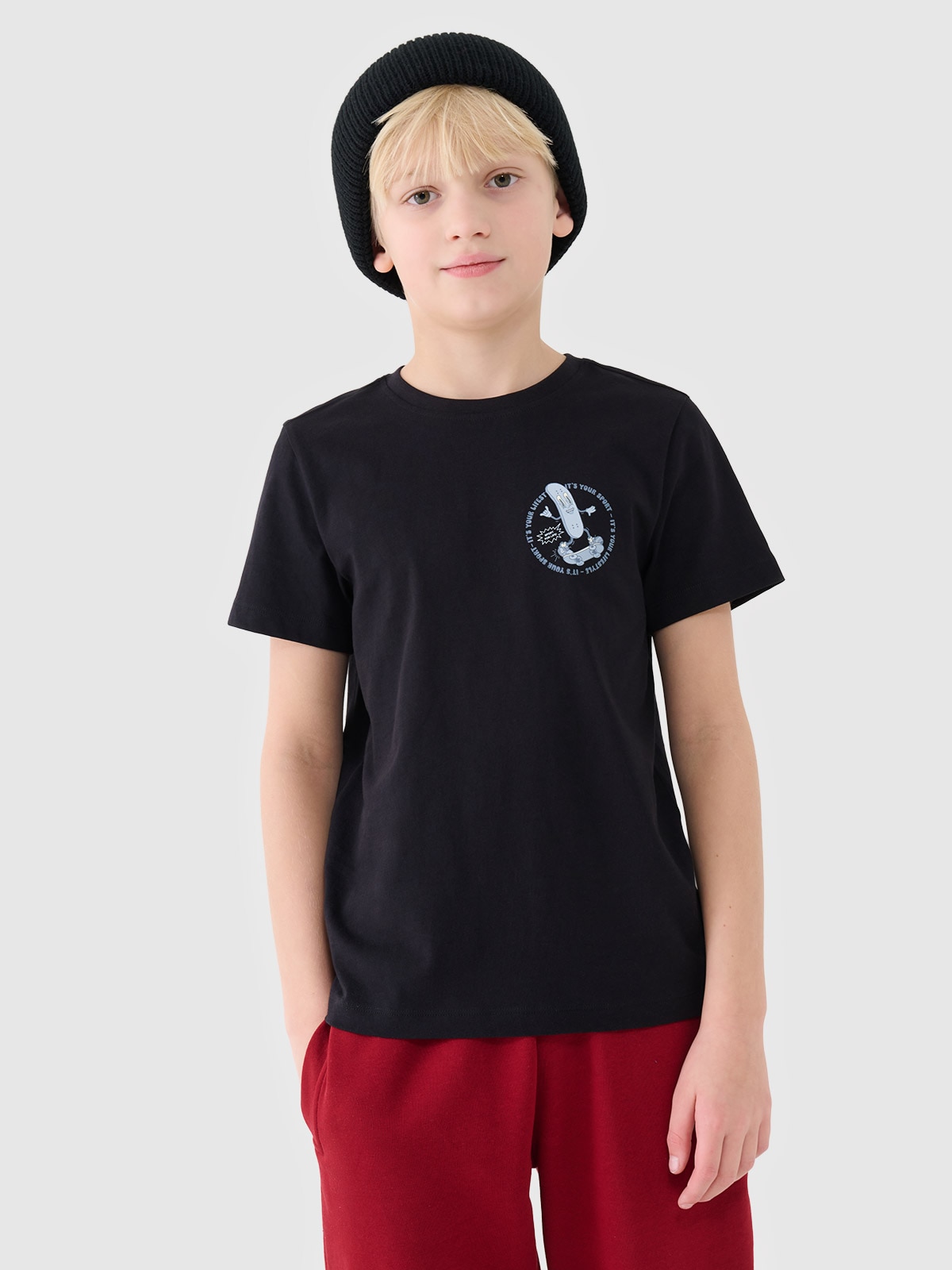 4F T-shirt regular z nadrukiem chłopięcy - czarny 122 (6-7 lat)