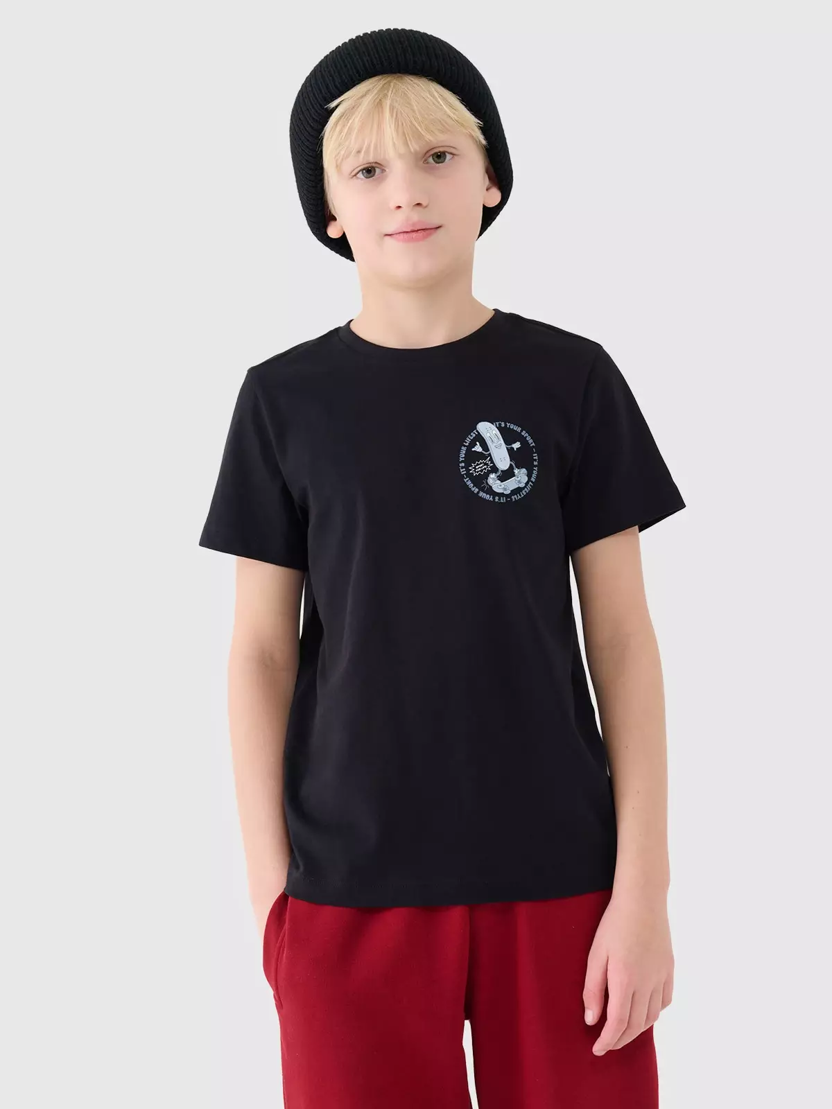 4F T-shirt regular z nadrukiem chłopięcy - czarny 122 (6-7 lat)