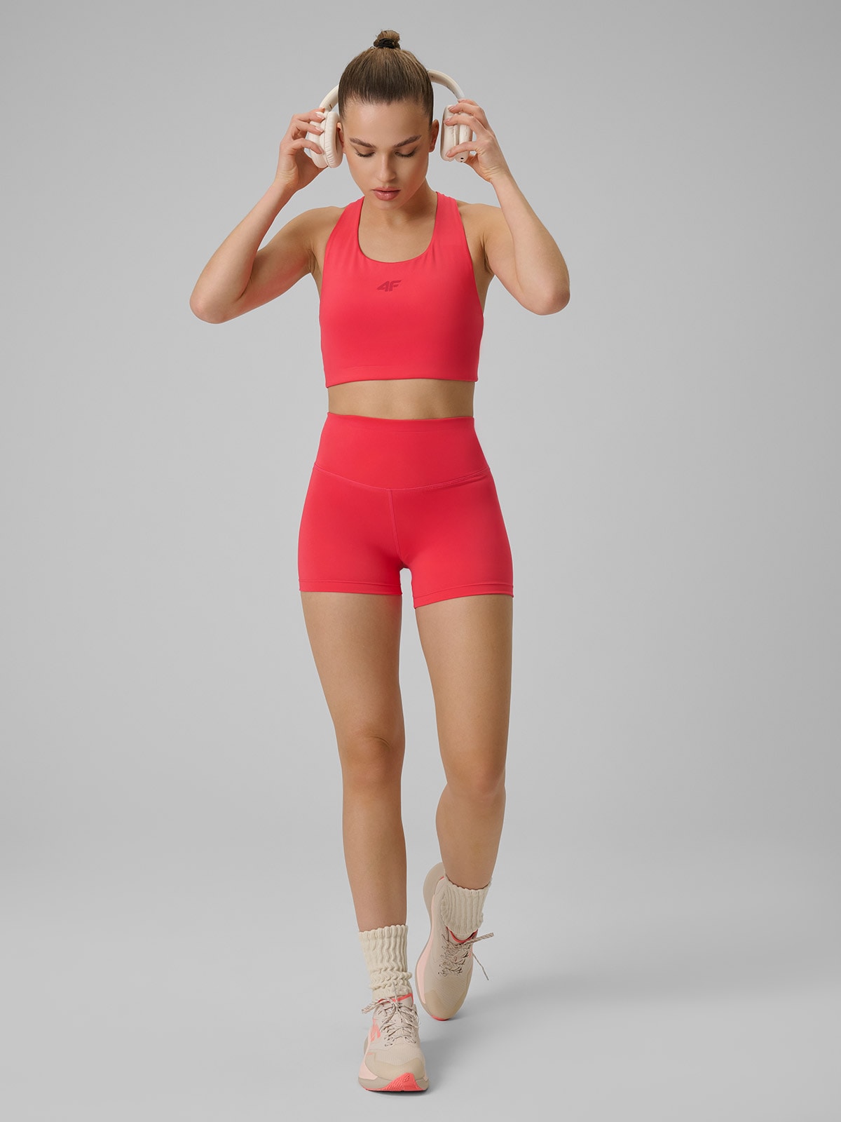 4F Legginsy krótkie treningowe damskie - czerwone XS