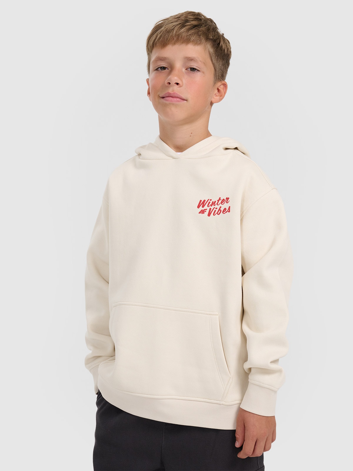 4F Bluza dresowa nierozpinana z kapturem chłopięca - biała 134/140 (8-10 lat)