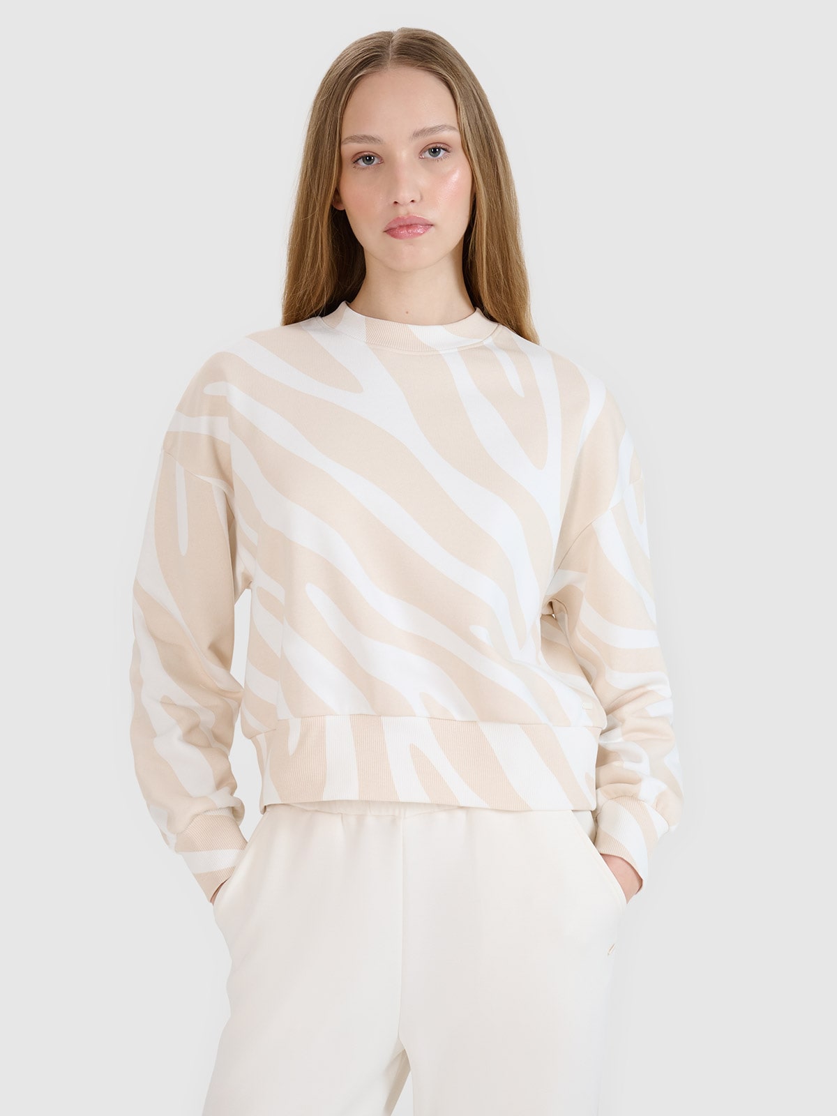 4F Bluza dresowa nierozpinana bez kaptura damska - biała M