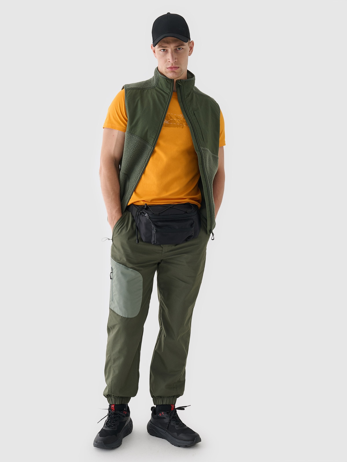 4F Spodnie casual męskie - oliwkowe/khaki L