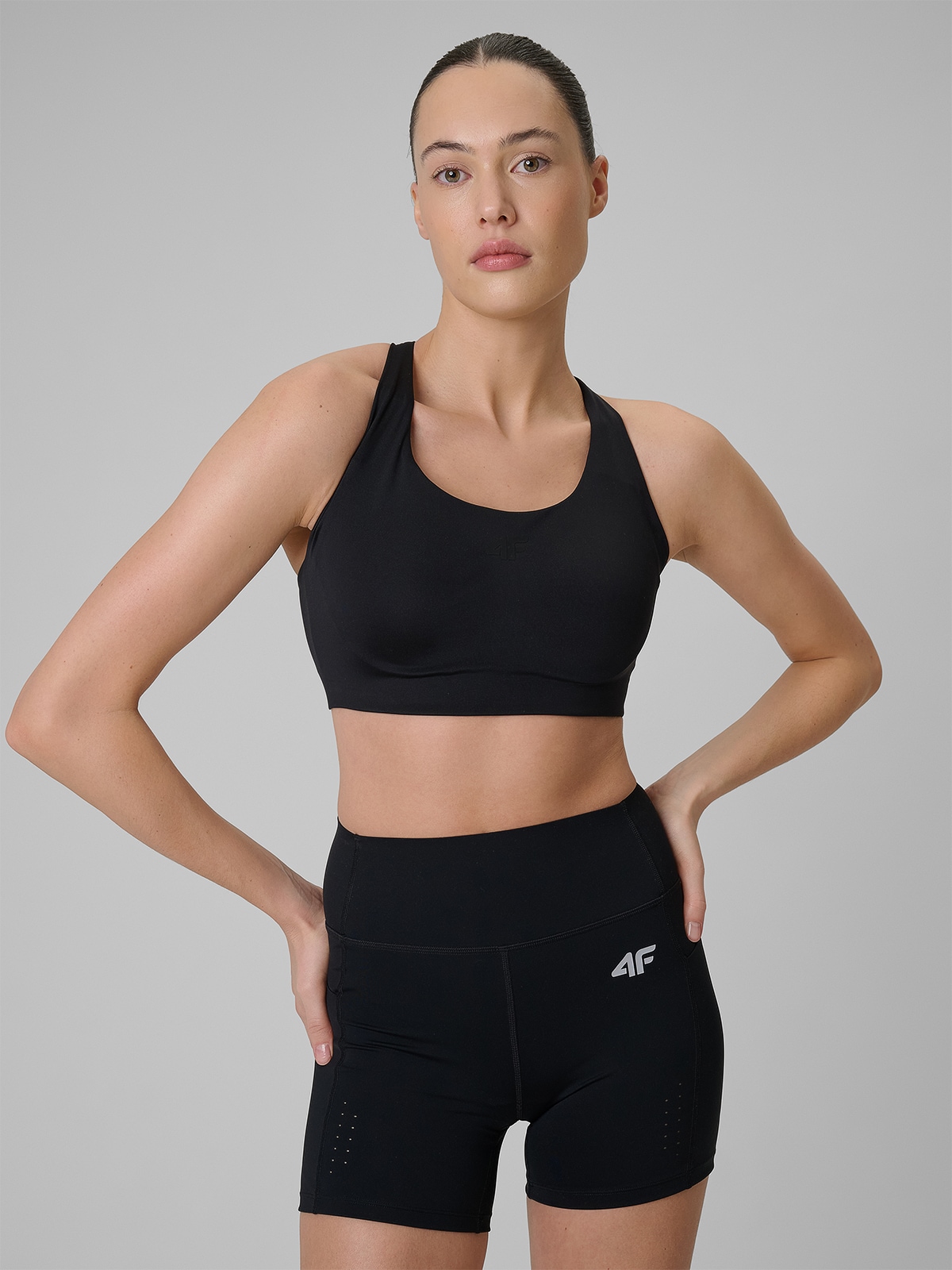 4F Biustonosz treningowy ze średnim wsparciem damski - czarny L