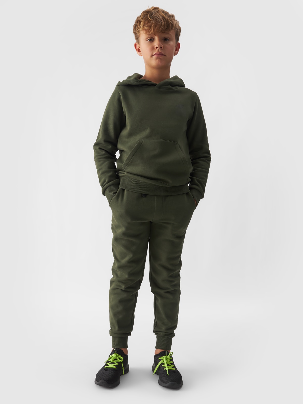 4F Spodnie dresowe joggery chłopięce - khaki 158 (12-13 lat)