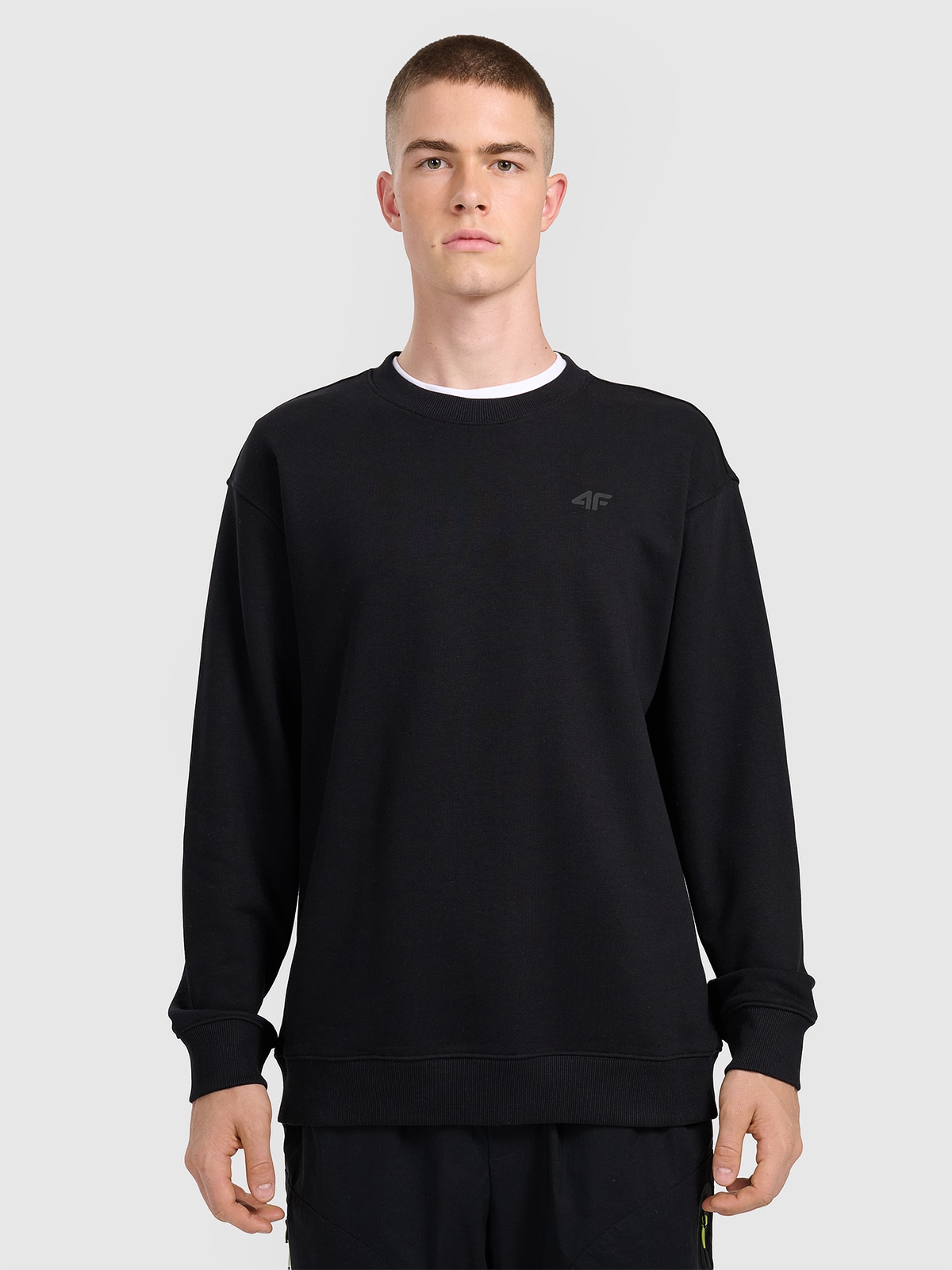 4F Bluza dresowa nierozpinana bez kaptura męska - czarna 3XL