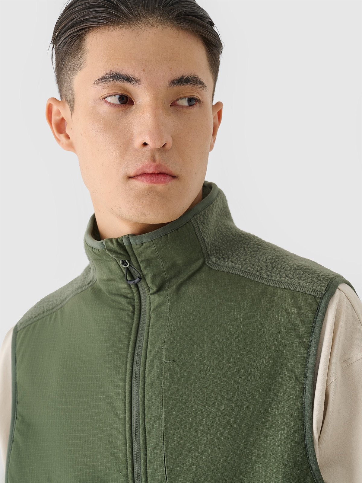 4F Bezrękawnik sherpa ze stójką męski - oliwkowy/khaki XXL