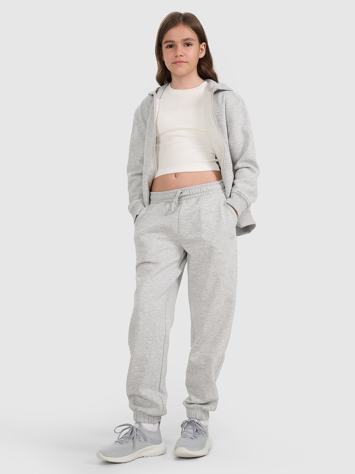 4F Spodnie dresowe joggery dziewczęce - szare 140 (9-10 lat)