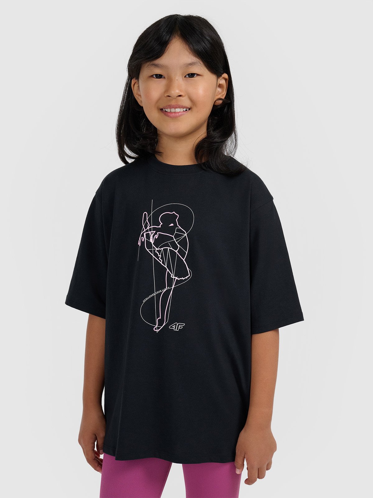 4F T-shirt oversize z nadrukiem dziewczęcy - czarny 128 (7-8 lat)