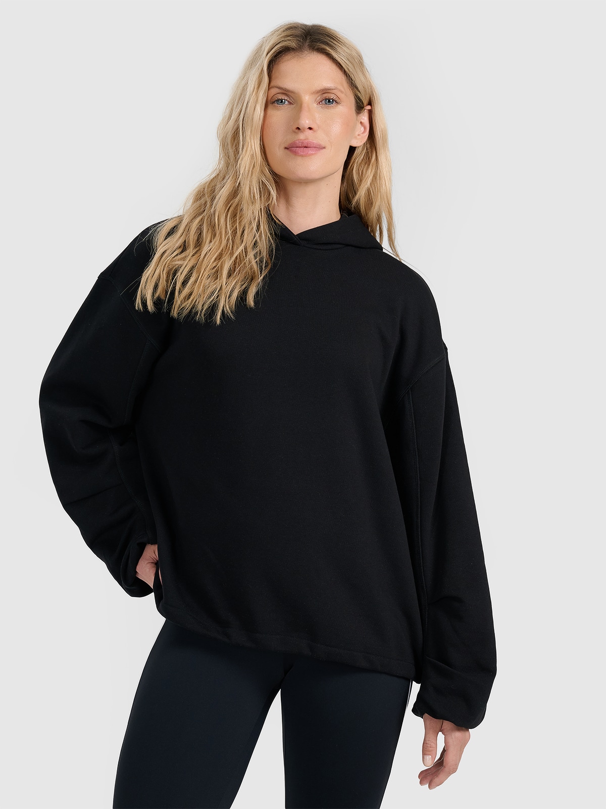 4F Bluza dresowa nierozpinana z kapturem damska - czarna L