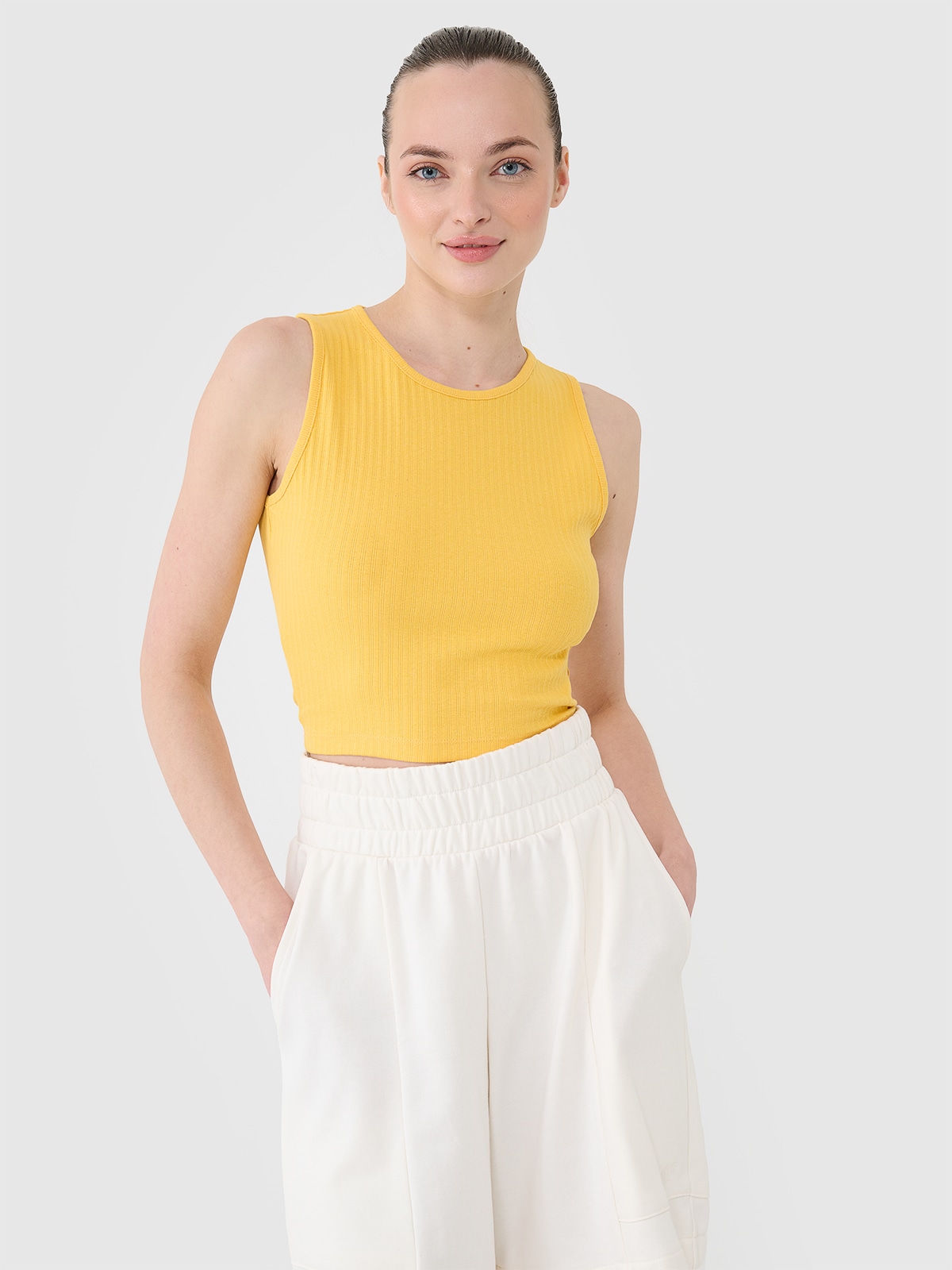 4F Crop top dzianinowy damski - żółty S