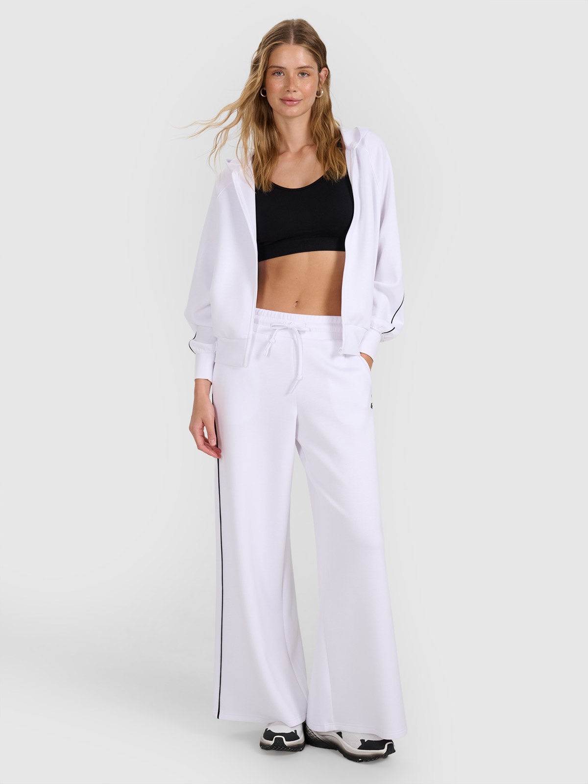 4F Spodnie dresowe z wiskozą damskie - białe XS