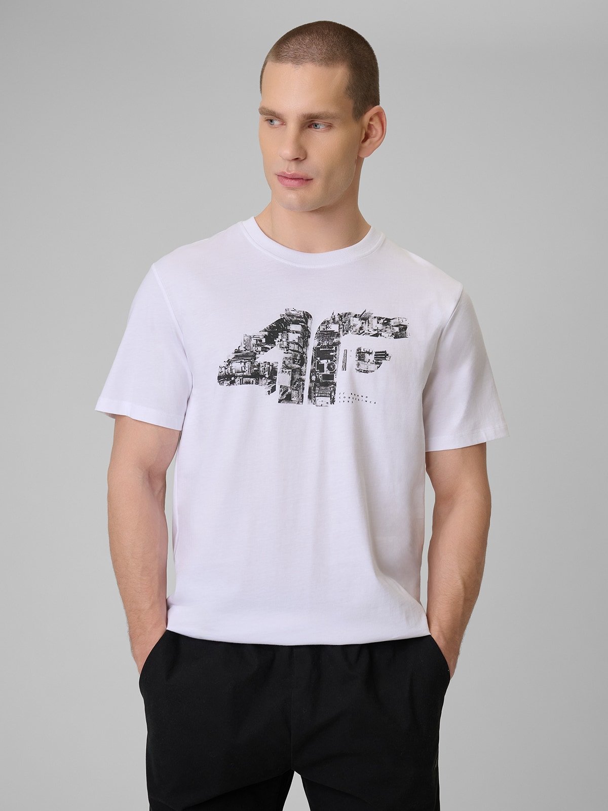 4F T-shirt regular z nadrukiem męski - biały XL
