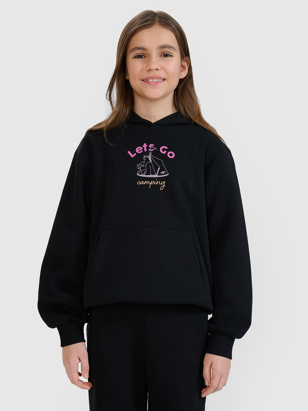 4F Bluza dresowa nierozpinana z kapturem dziewczęca - czarna 146 (10-11 lat)
