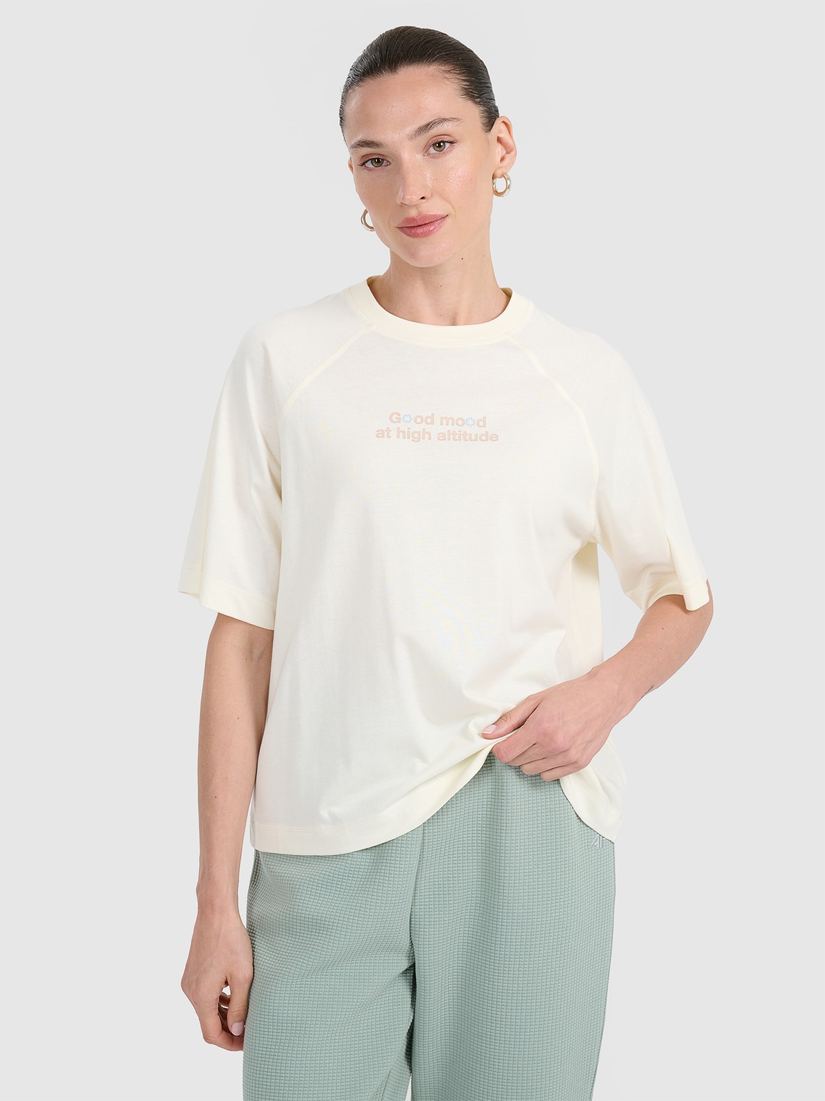 4F T-shirt oversize z nadrukiem damski - biały M