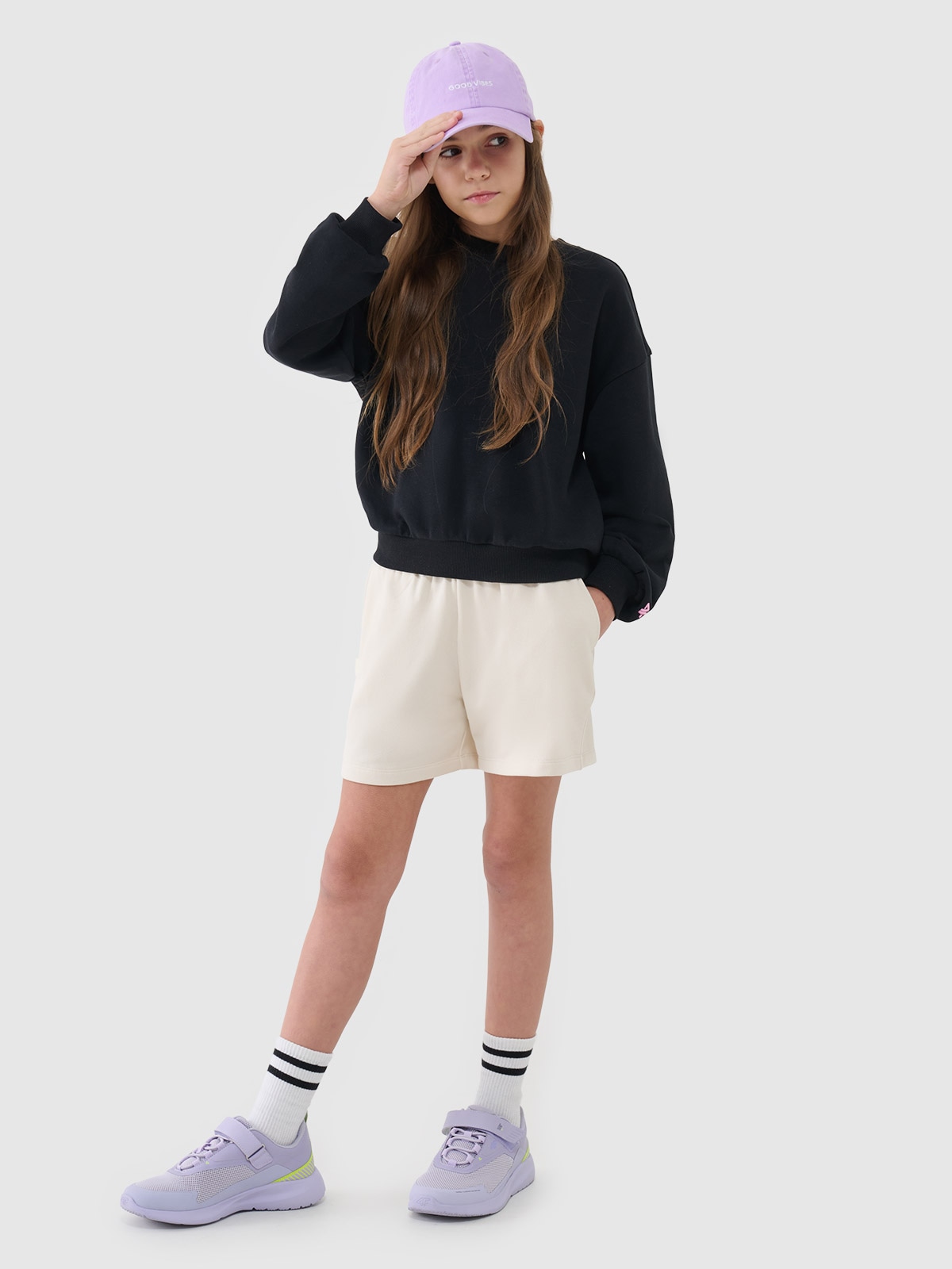 4F Spodenki dresowe dziewczęce - beżowe 122 (6-7 lat)