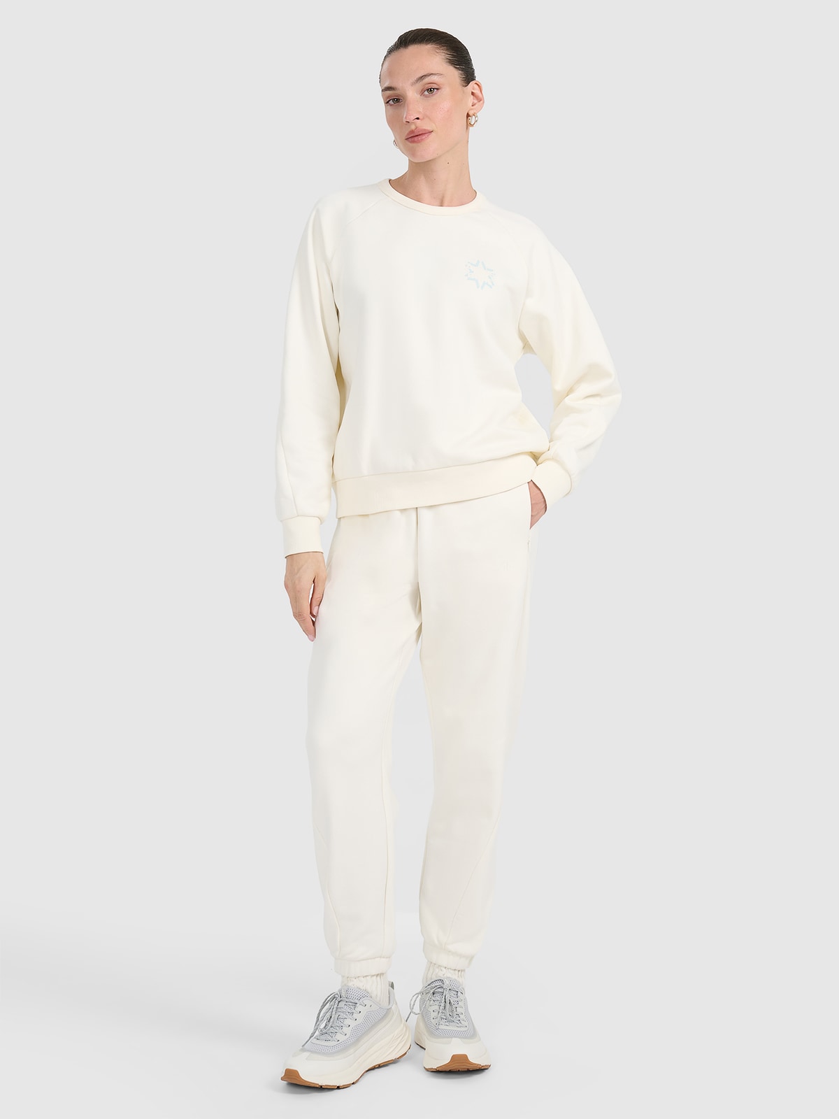 4F Spodnie dresowe joggery damskie - białe L