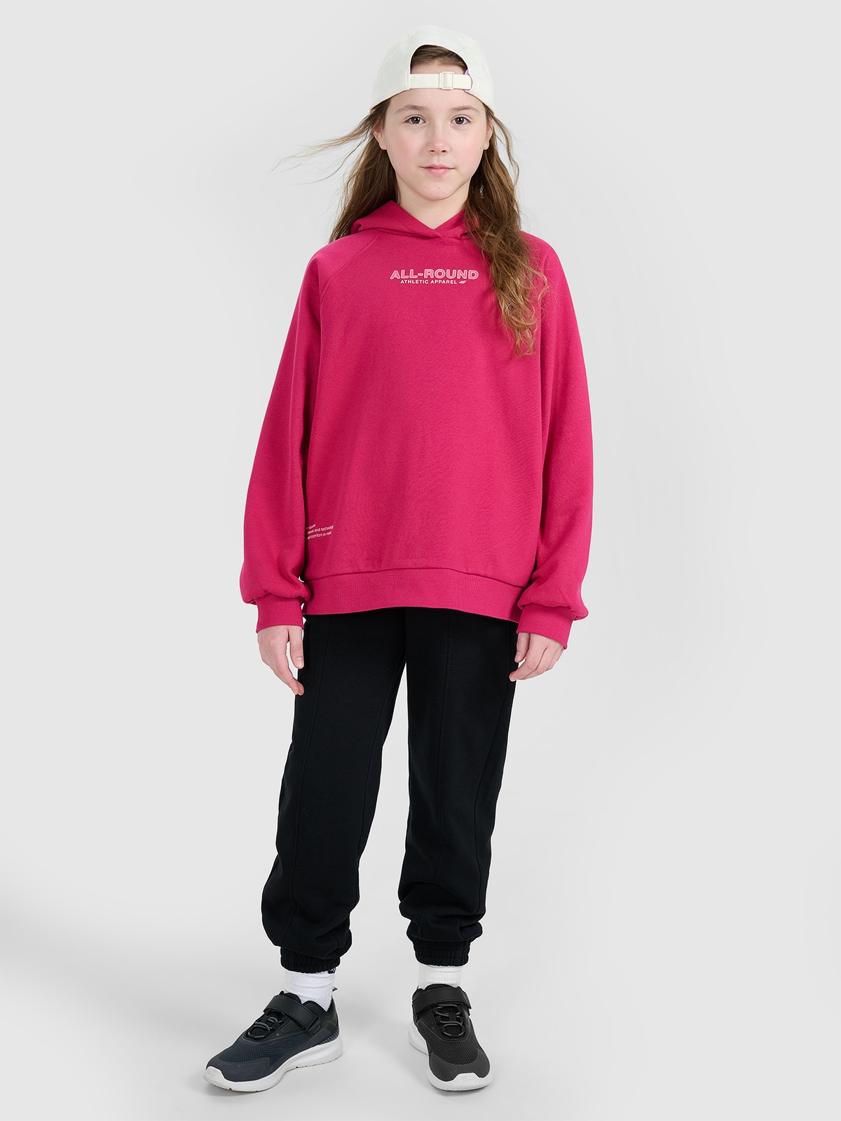 4F Spodnie dresowe joggery dziewczęce - czarne 152 (11-12 lat)