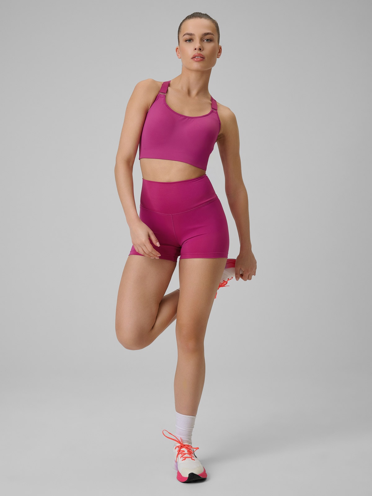 4F Legginsy krótkie treningowe damskie - różowe XS