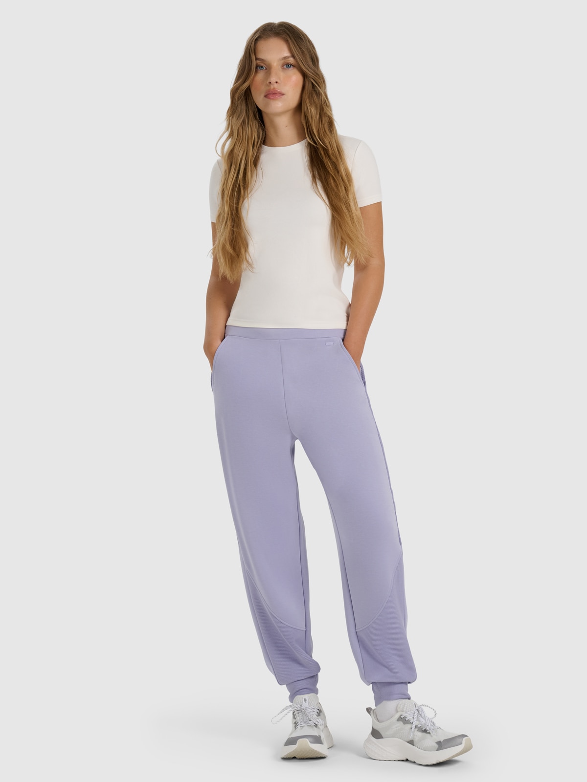 4F Spodnie dresowe joggery z modalem damskie - granatowe XL