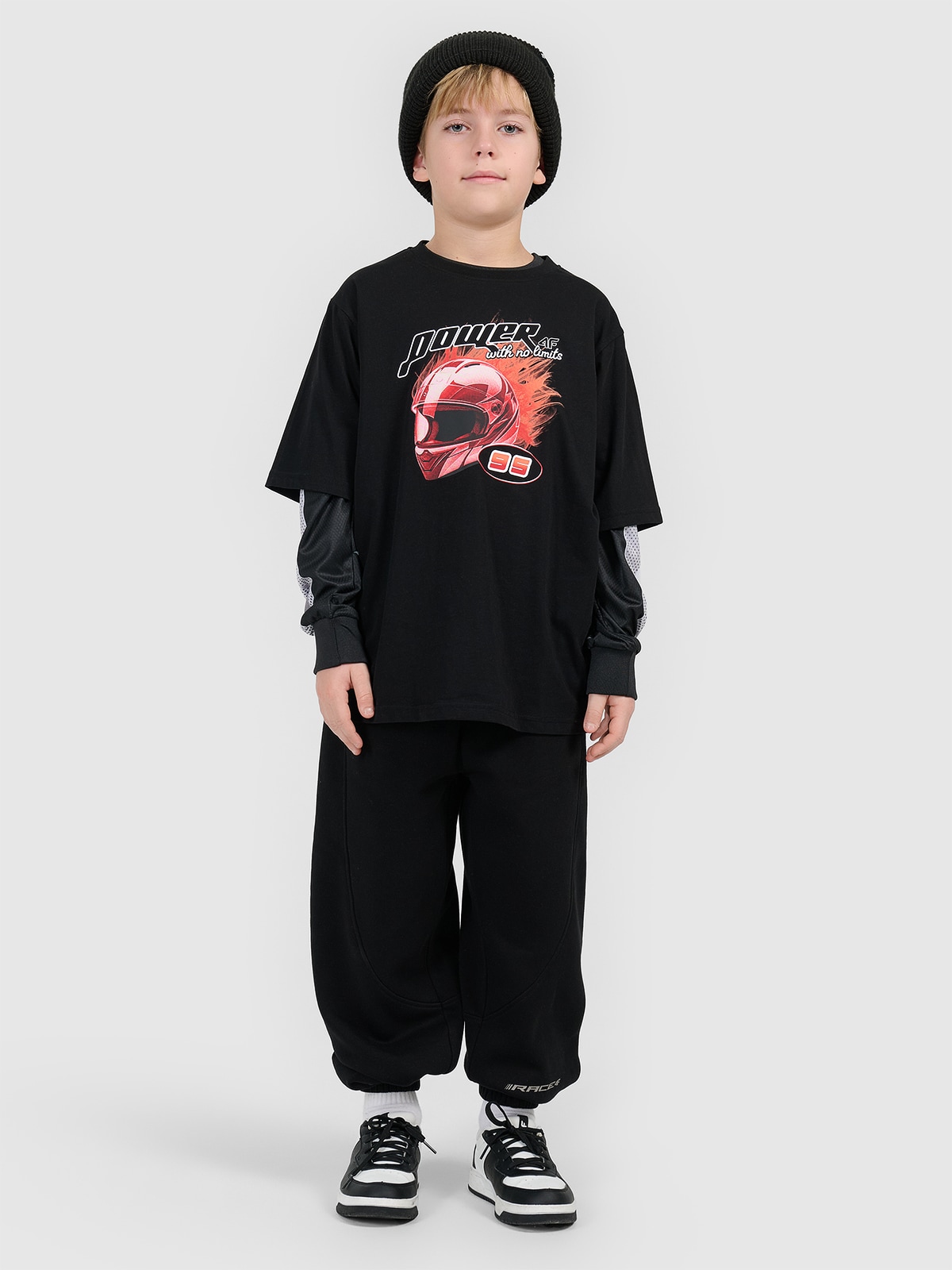 4F Spodnie dresowe joggery chłopięce - czarne 134/140 (8-10 lat)