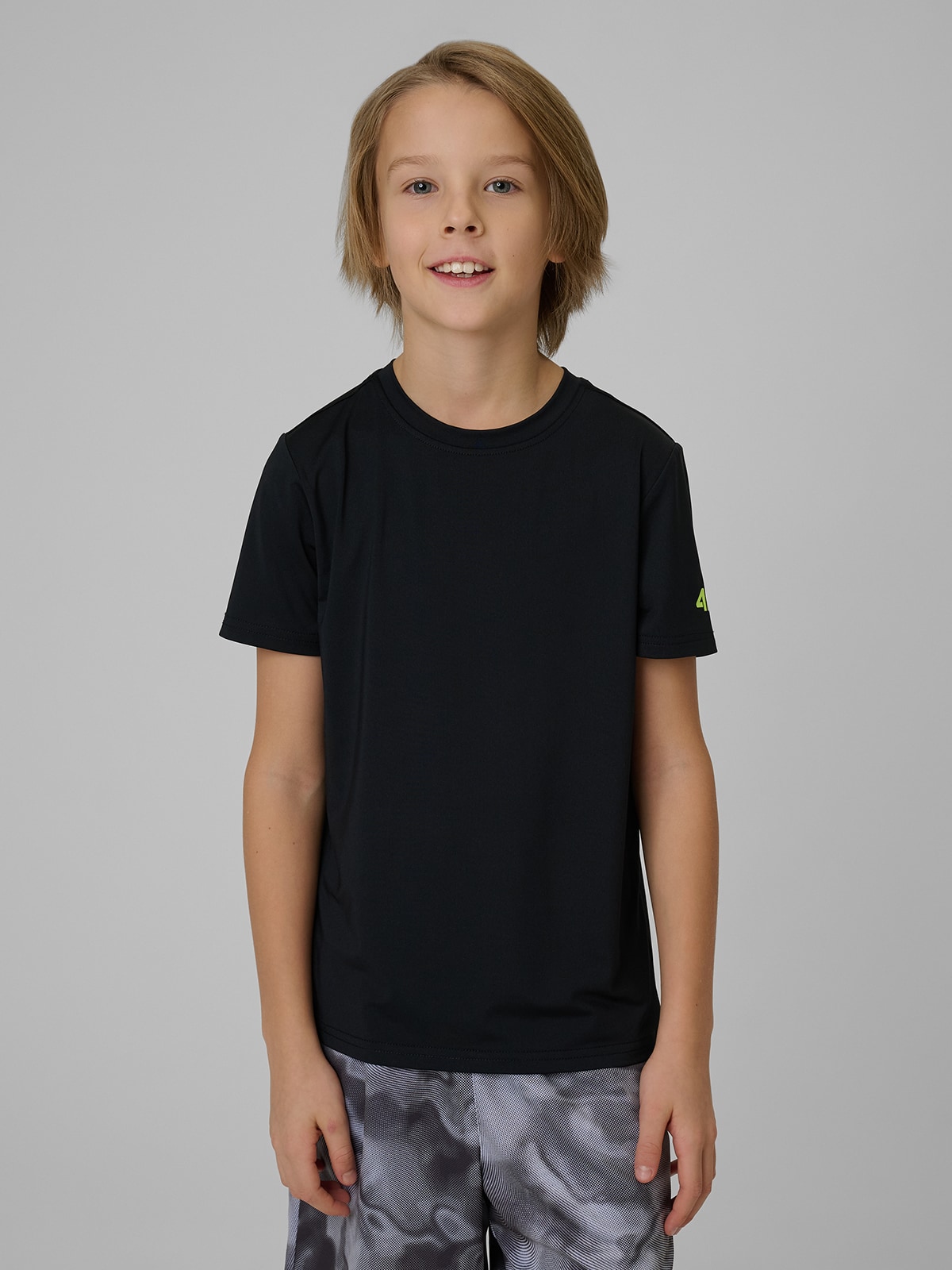 4F Koszulka sportowa szybkoschnąca chłopięca - czarna 122/128 (6-8 lat)