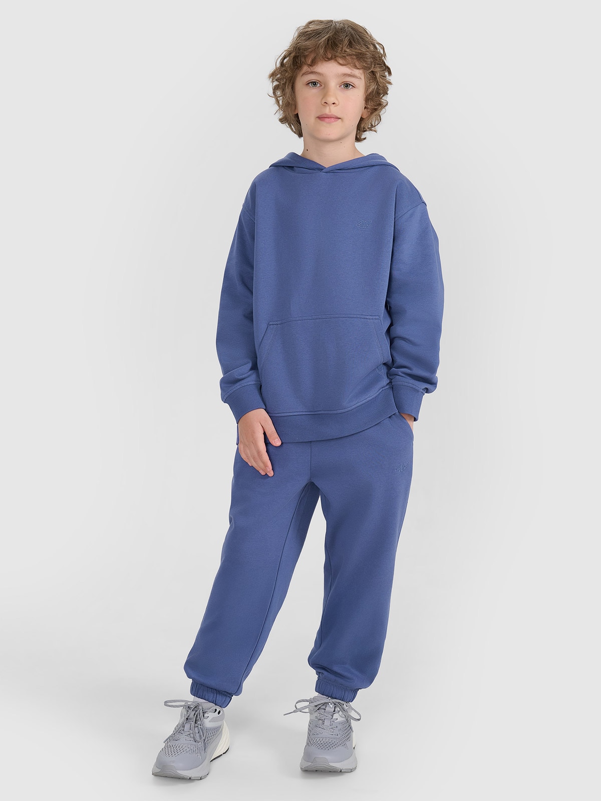 4F Spodnie dresowe joggery chłopięce - niebieskie 146 (10-11 lat)
