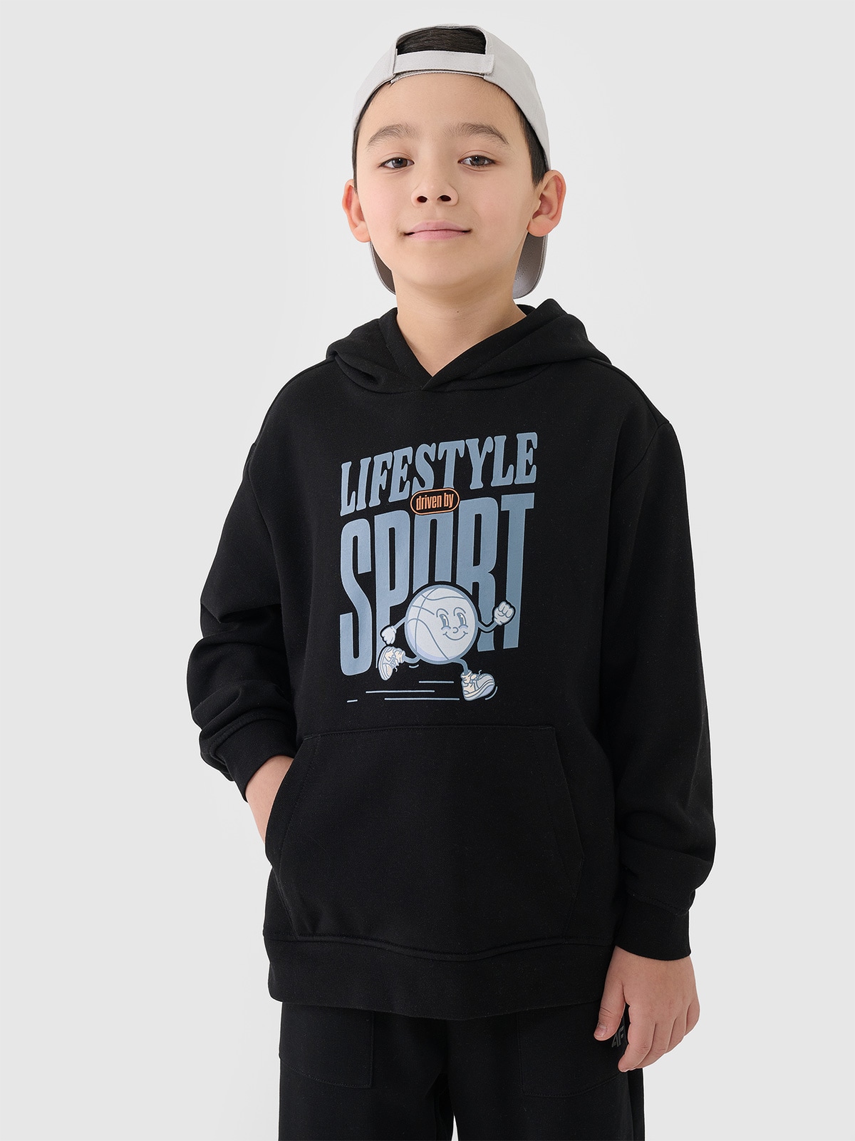 4F Bluza dresowa nierozpinana z kapturem chłopięca - czarna 152 (11-12 lat)