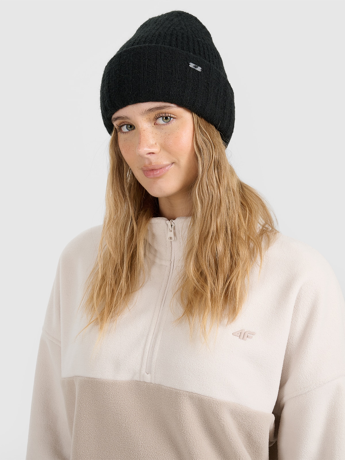 4F Czapka zimowa damska - czarna M