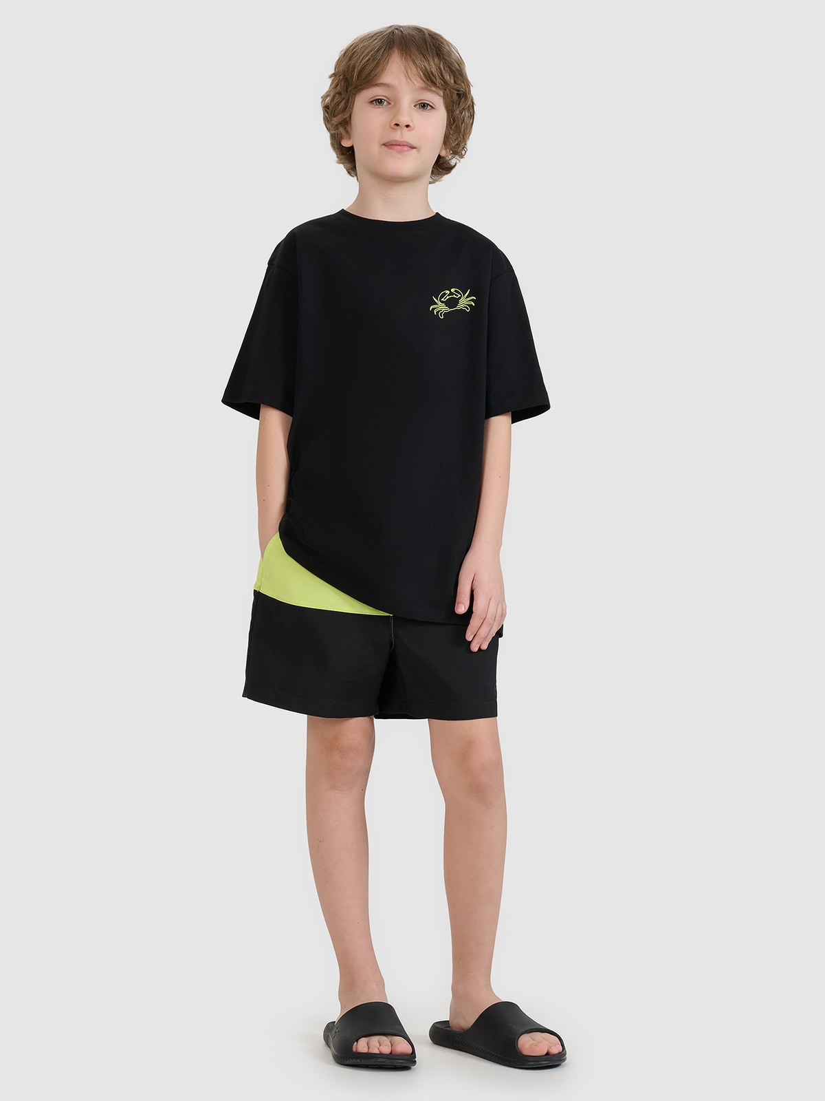 4F Spodenki plażowe boardshorty chłopięce - zielone 122/128 (6-8 lat)