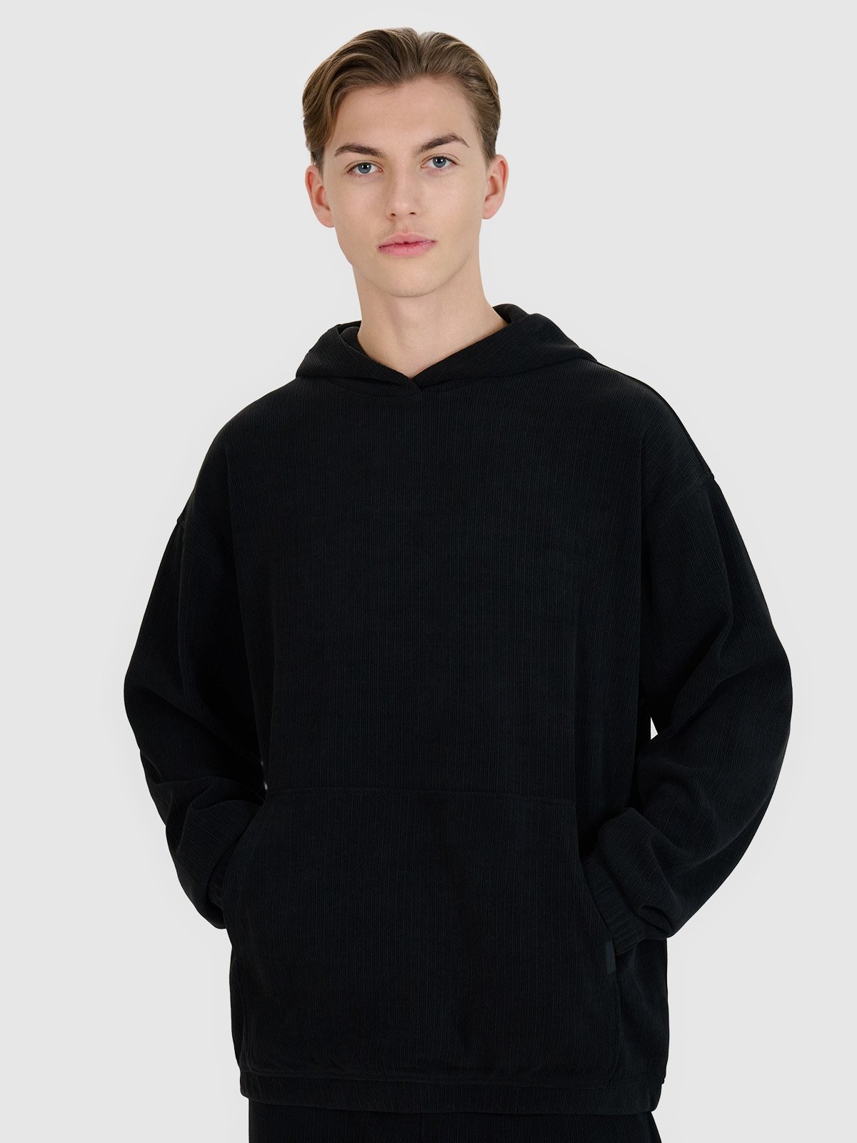 4F Bluza dresowa nierozpinana z kapturem męska - czarna XL