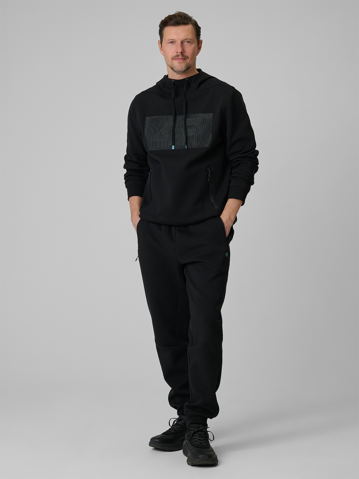 4F Spodnie dresowe joggery męskie - czarne S