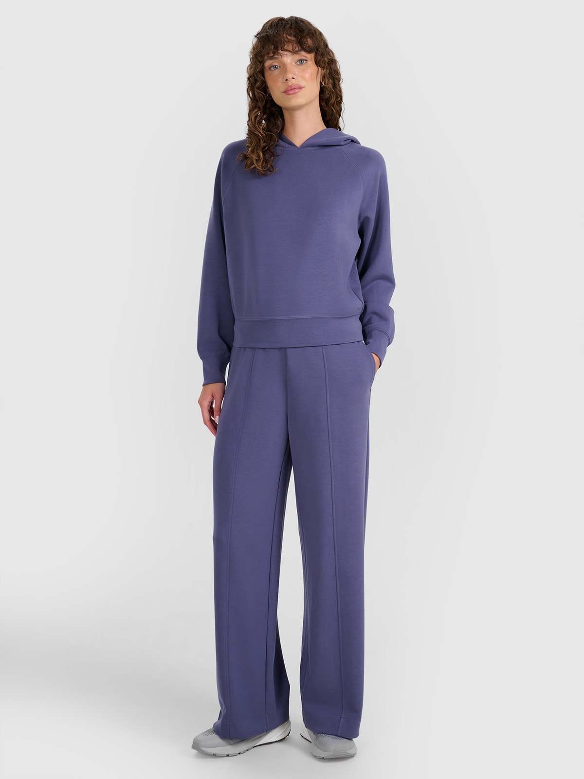 4F Spodnie dresowe z szerokimi nogawkami z modalem damskie - granatowe XL