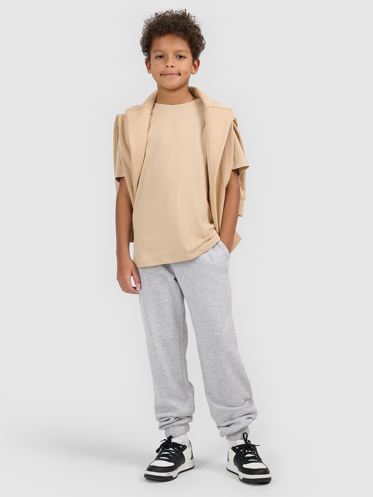 4F T-shirt regular gładki chłopięcy - beżowy 152 (11-12 lat)