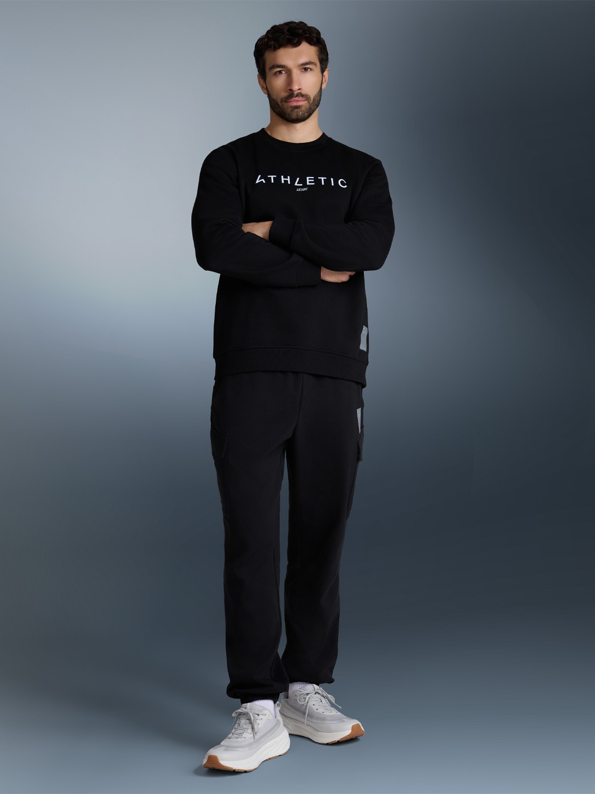 4F Bluza dresowa nierozpinana bez kaptura męska - czarna XL