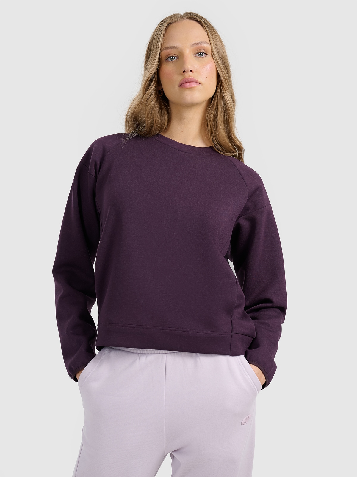 4F Bluza dresowa nierozpinana bez kaptura damska - fioletowa M