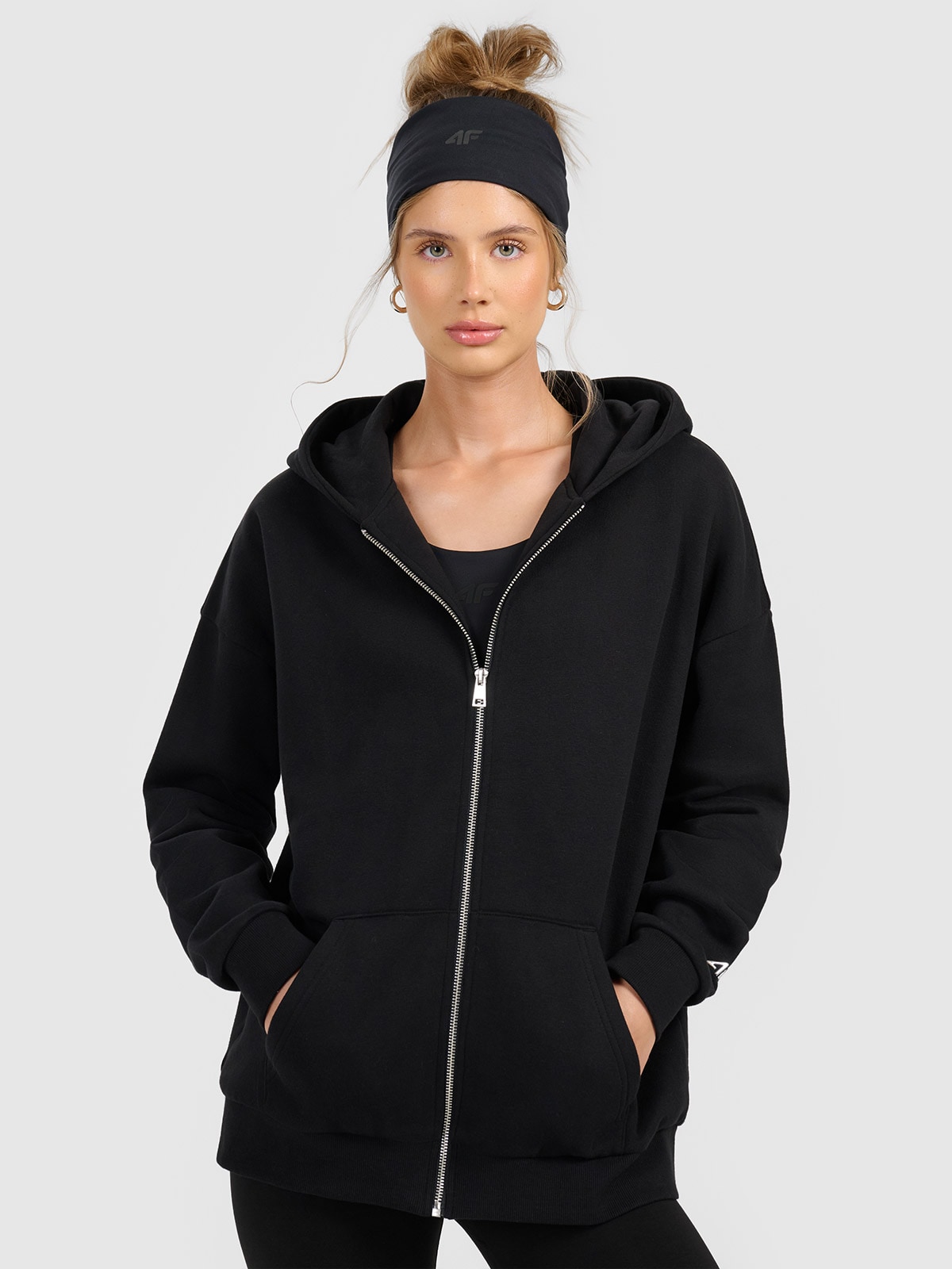 4F Bluza dresowa rozpinana z kapturem damska - czarna M