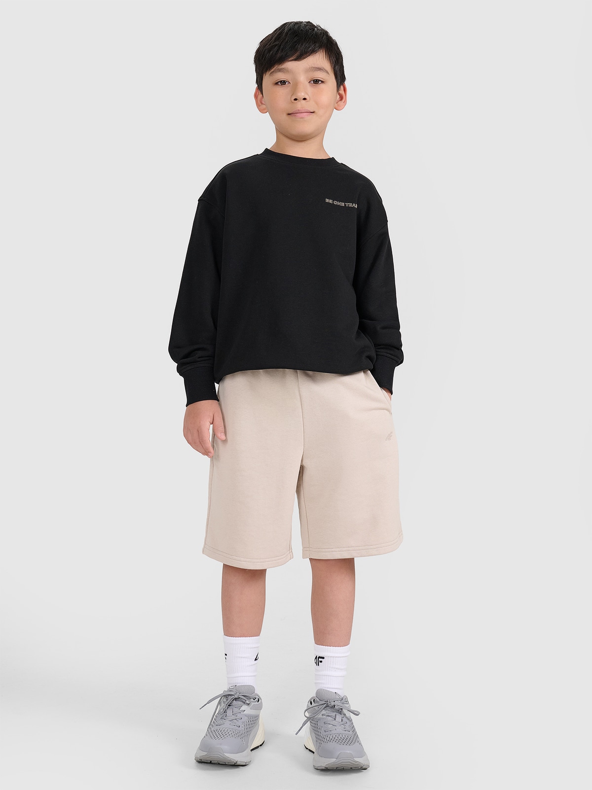 4F Spodenki dresowe chłopięce - beżowe 140 (9-10 lat)