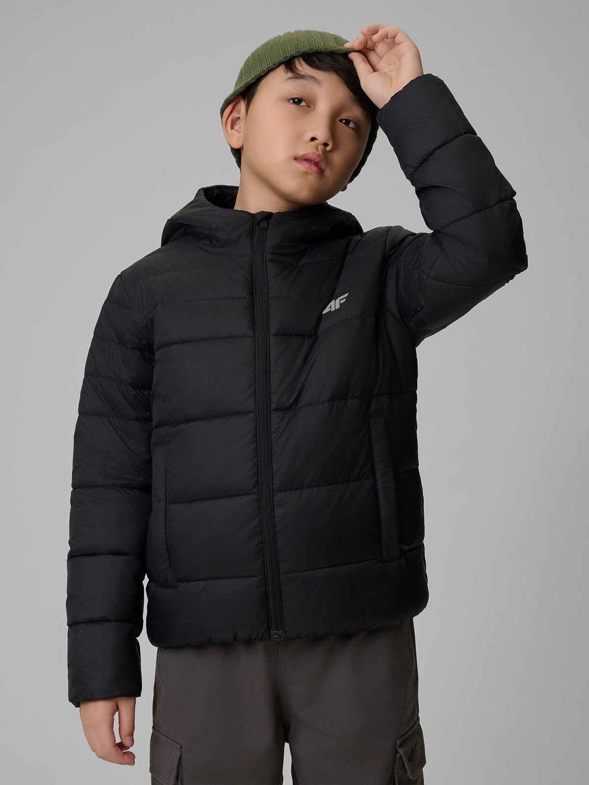 4F Kurtka z wypełnieniem syntetycznym chłopięca - czarna 164 (13-14 lat)