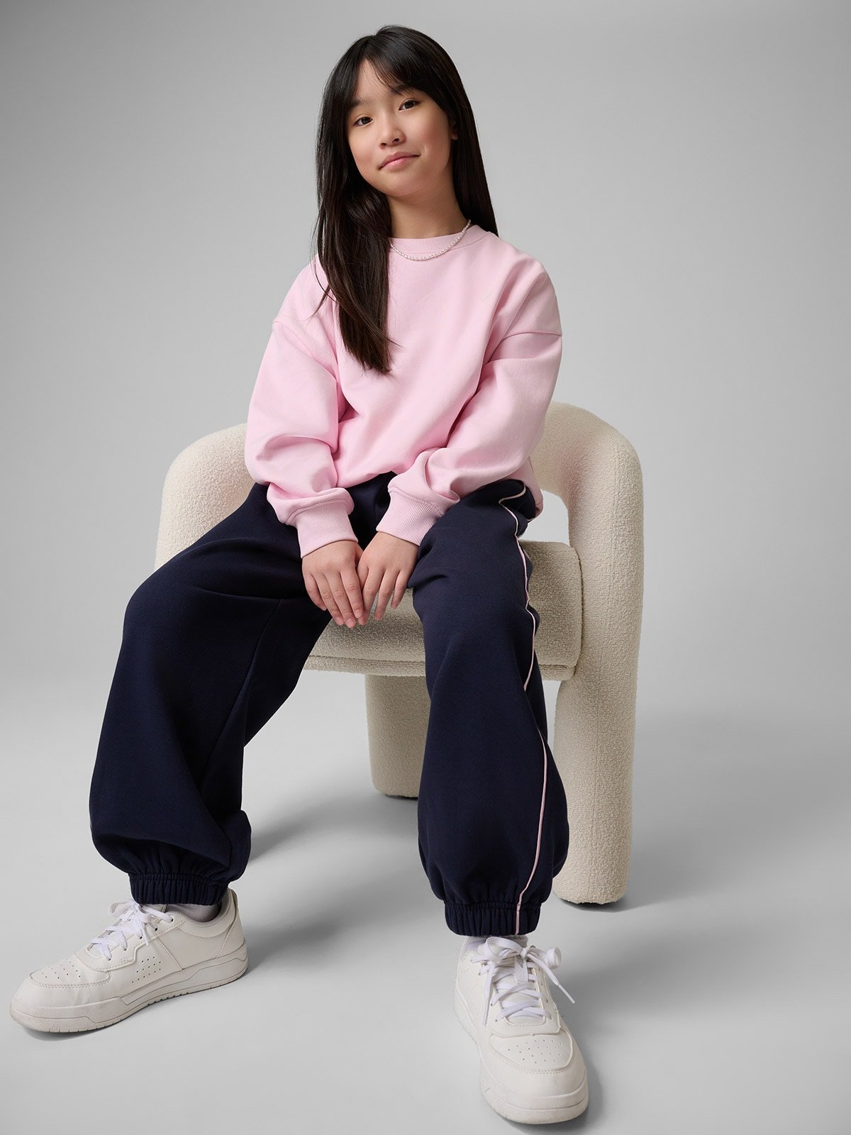 4F Bluza dresowa loose bez kaptura dziewczęca - różowa 134/140 (8-10 lat)