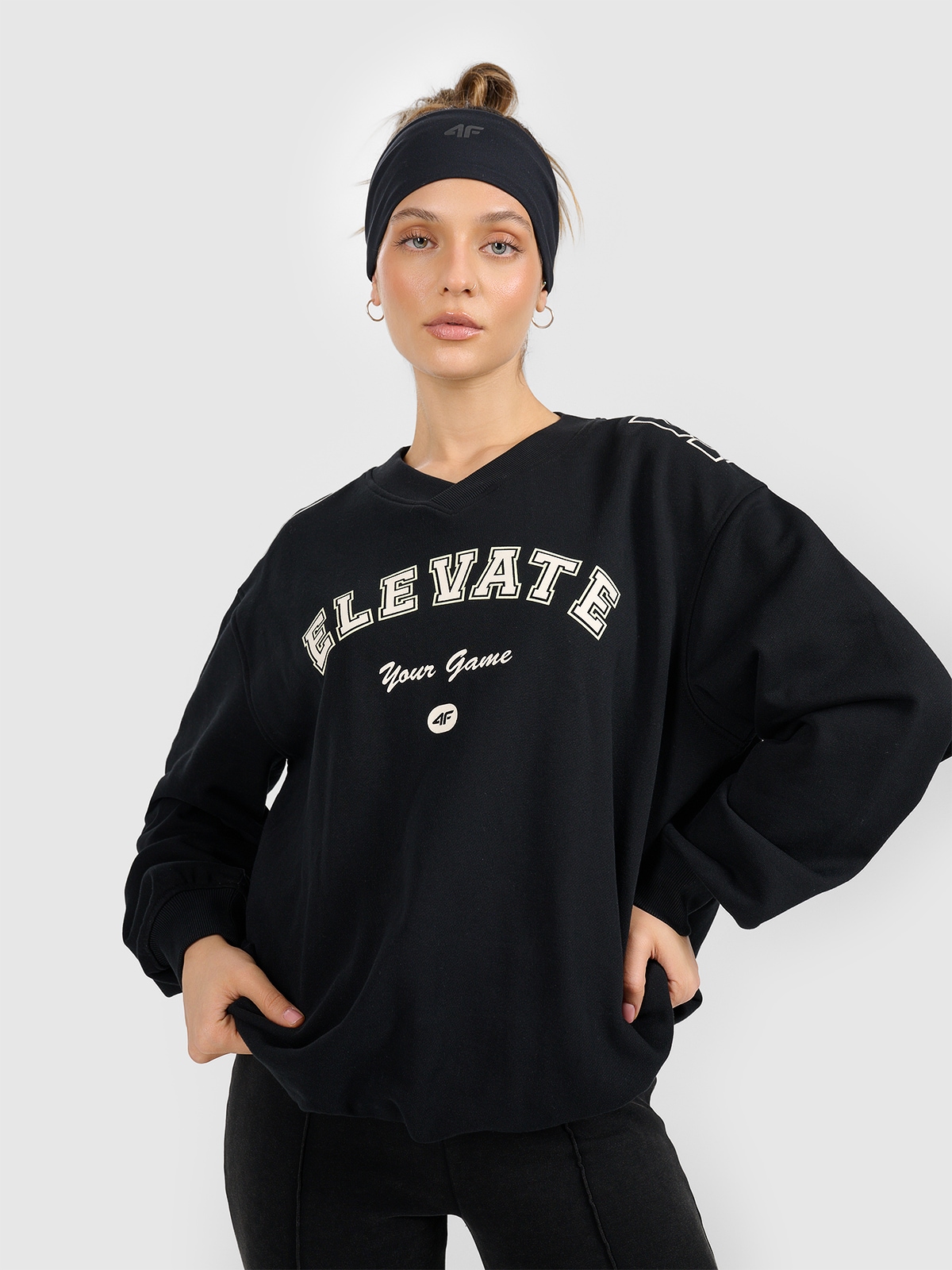 4F Bluza dresowa nierozpinana bez kaptura damska - czarna XS