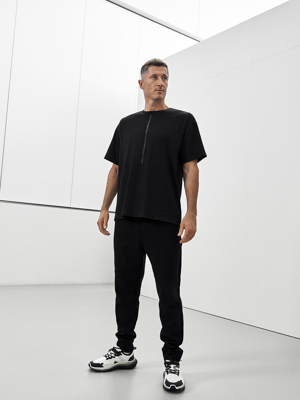 4F T-shirt loose z nadrukiem męski 4F x Robert Lewandowski - czarny L