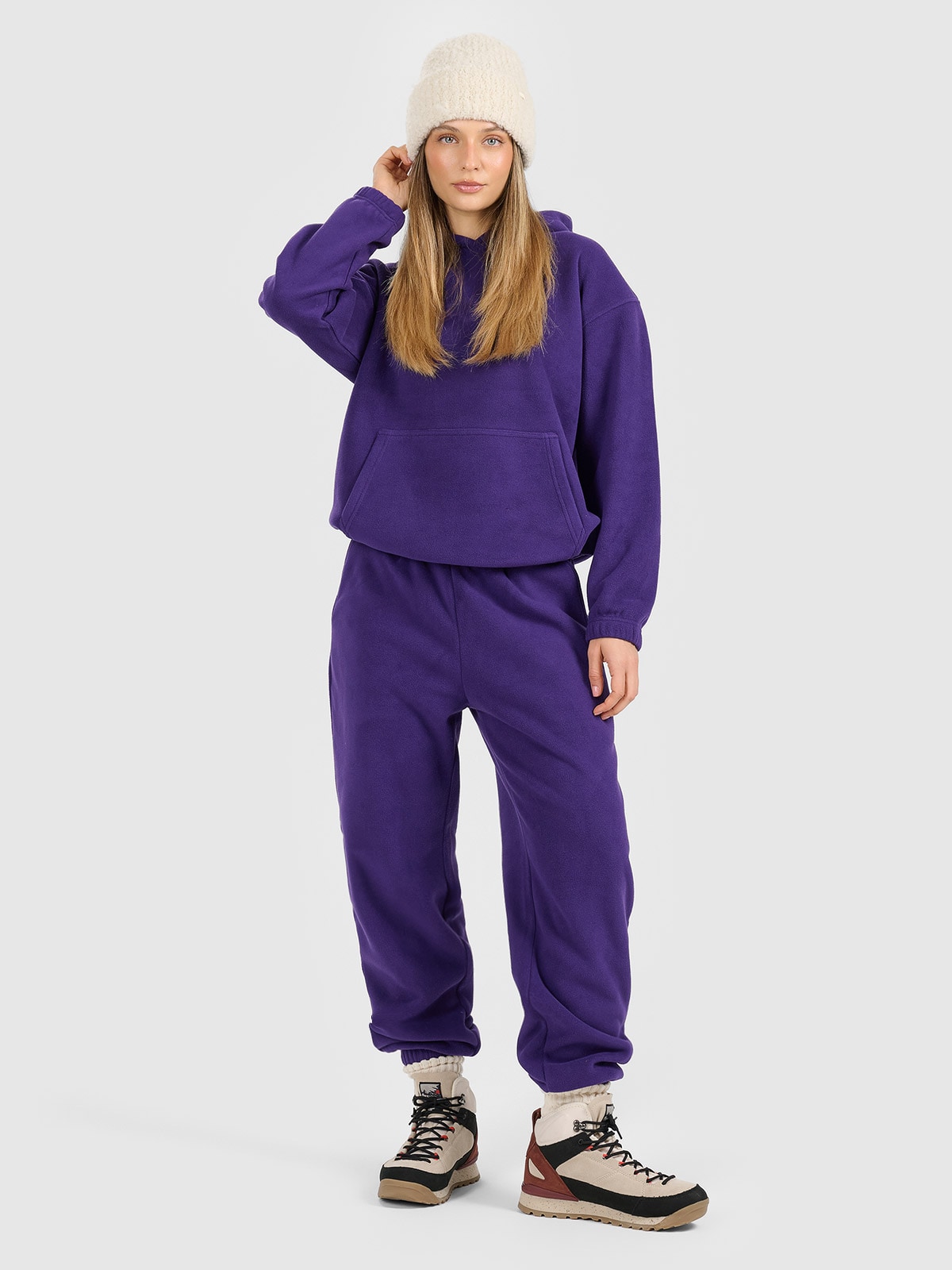4F Spodnie dresowe polarowe damskie - fioletowe XS